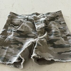 Women’s camouflage shorts size 10